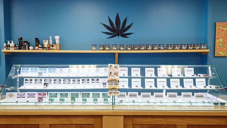 Dr Jolly's Cannabis Dispensary in Bend, Oregon, USA. Selling, THC and CBD edibles, flower, wax, concentrates, joints, beverages.